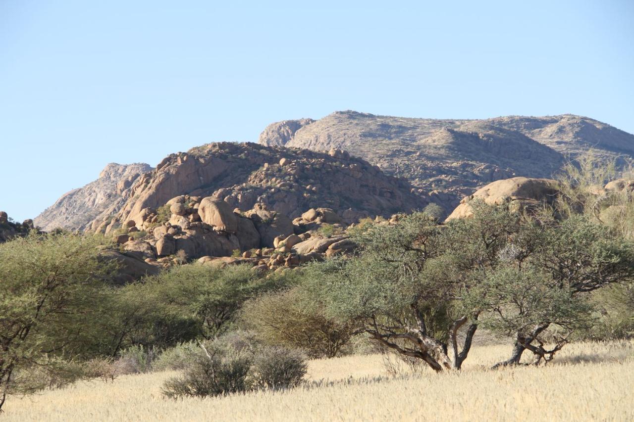 Ai Aiba - The Rock Painting Lodge Omaruru Exterior photo