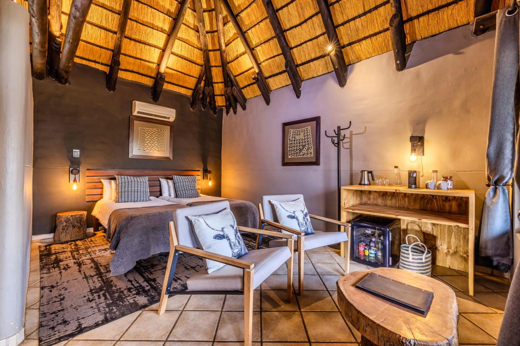 Ai Aiba - The Rock Painting Lodge Omaruru Exterior photo