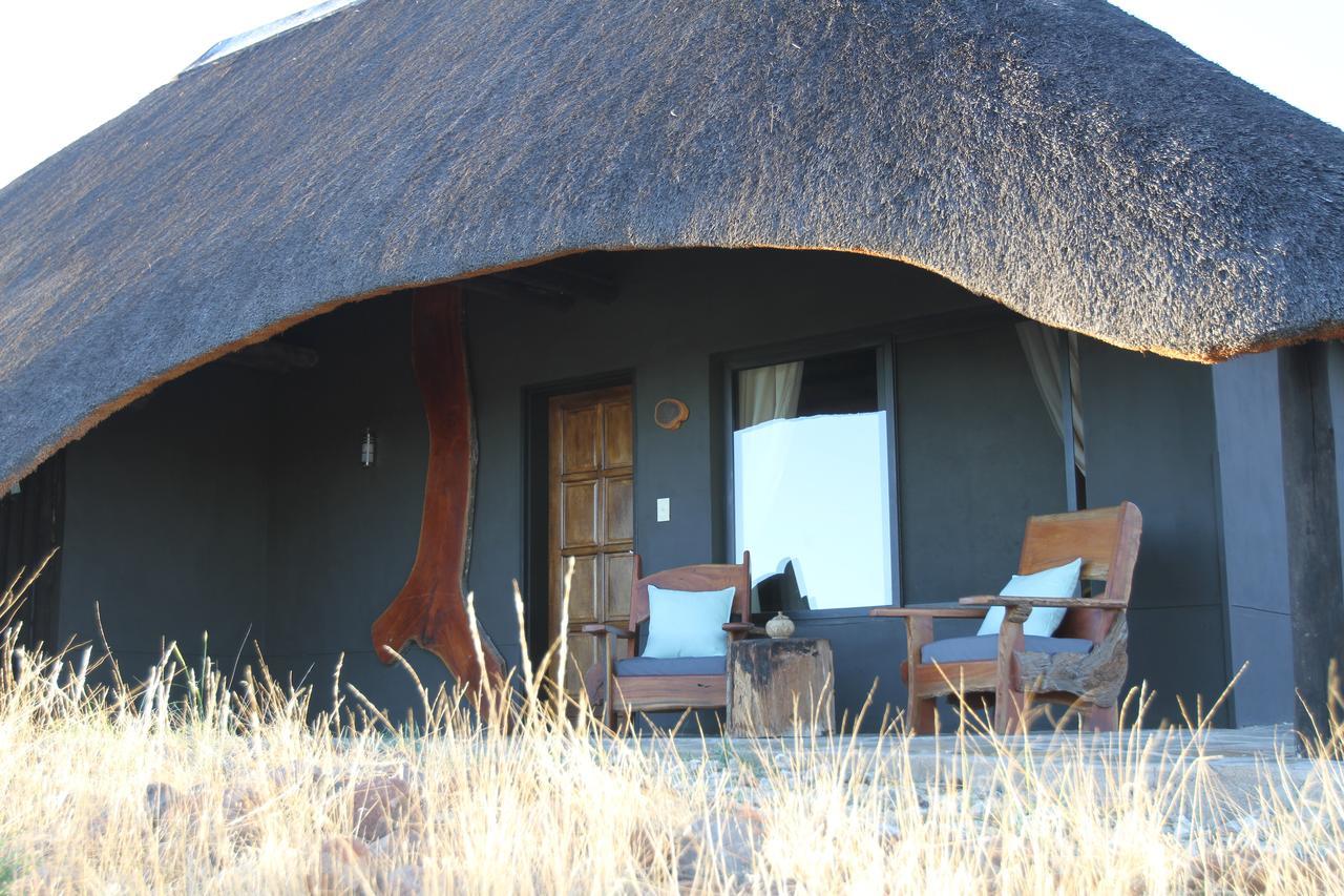 Ai Aiba - The Rock Painting Lodge Omaruru Exterior photo